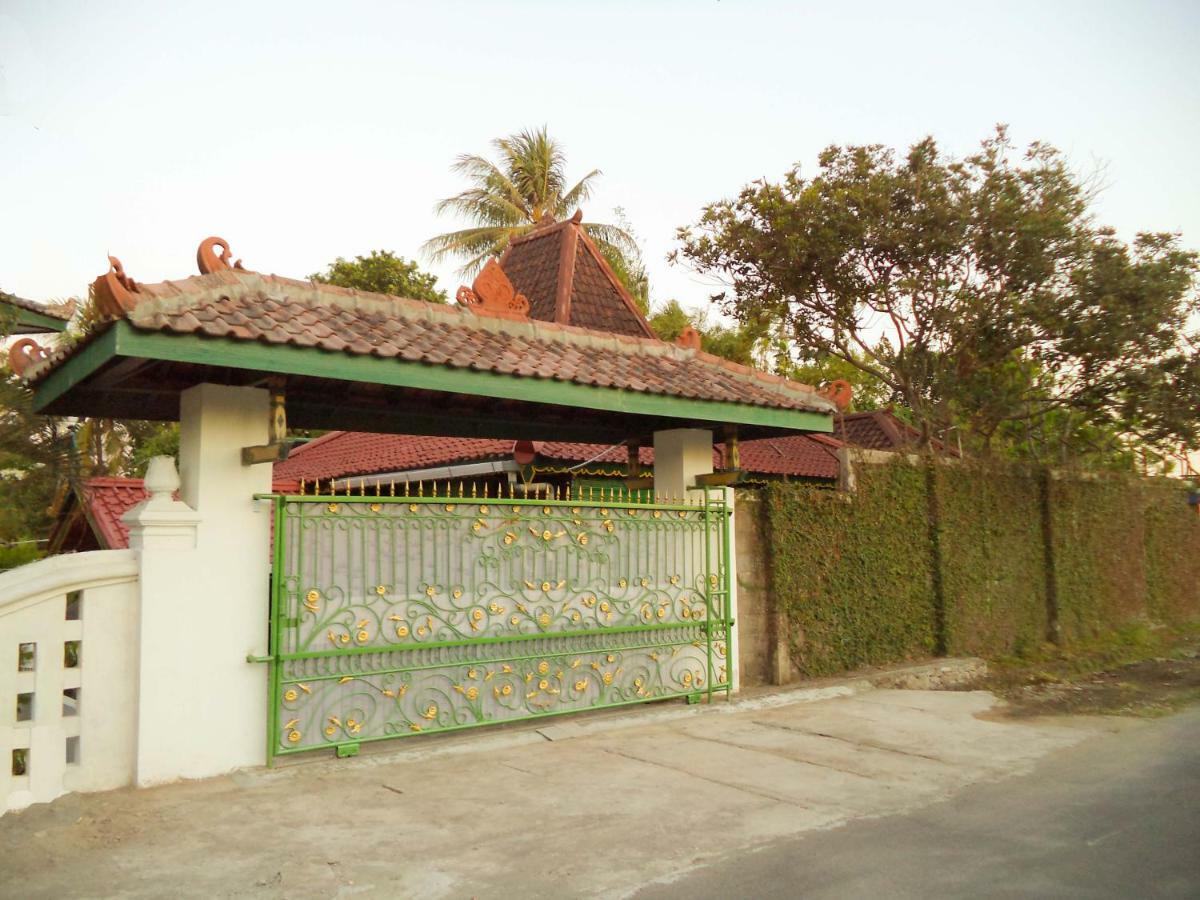 Joglo Yudhistira Vila Sleman  Exterior foto